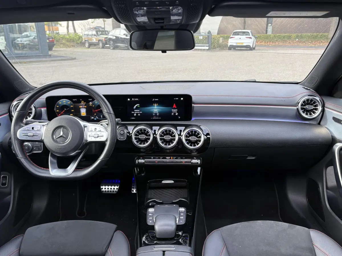 200 Luxury Line STOELVERWARMING | PANORAMADAK | APPLE CARPLAY / ANDROID AUTO | CRUISE CONTROL | ACHTERUITRIJ CAMERA |