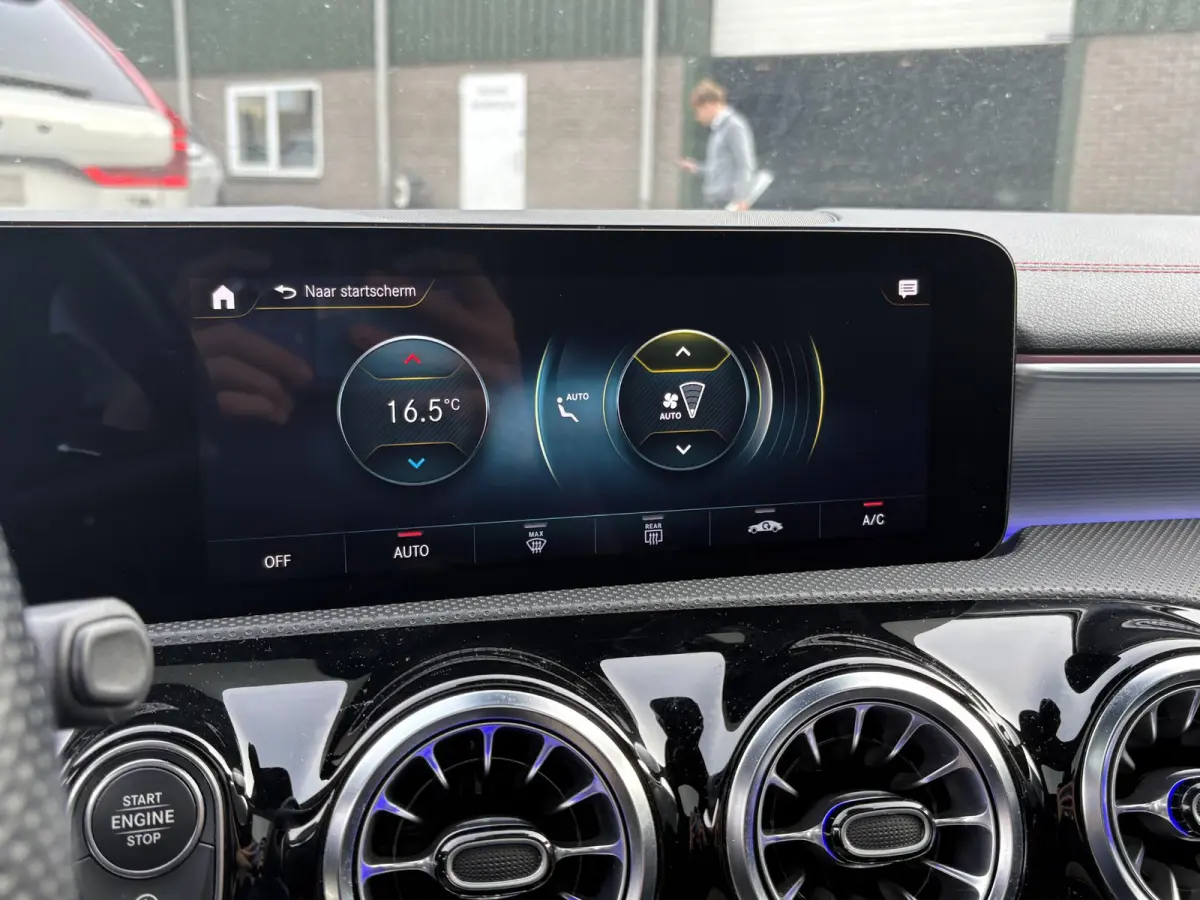 200 Luxury Line STOELVERWARMING | PANORAMADAK | APPLE CARPLAY / ANDROID AUTO | CRUISE CONTROL | ACHTERUITRIJ CAMERA |