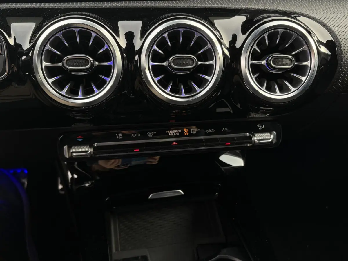 200 Luxury Line STOELVERWARMING | PANORAMADAK | APPLE CARPLAY / ANDROID AUTO | CRUISE CONTROL | ACHTERUITRIJ CAMERA |