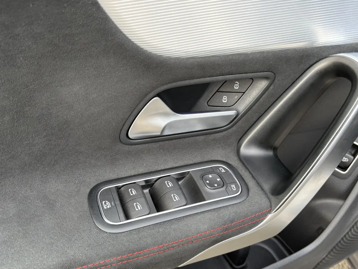 200 Luxury Line STOELVERWARMING | PANORAMADAK | APPLE CARPLAY / ANDROID AUTO | CRUISE CONTROL | ACHTERUITRIJ CAMERA |