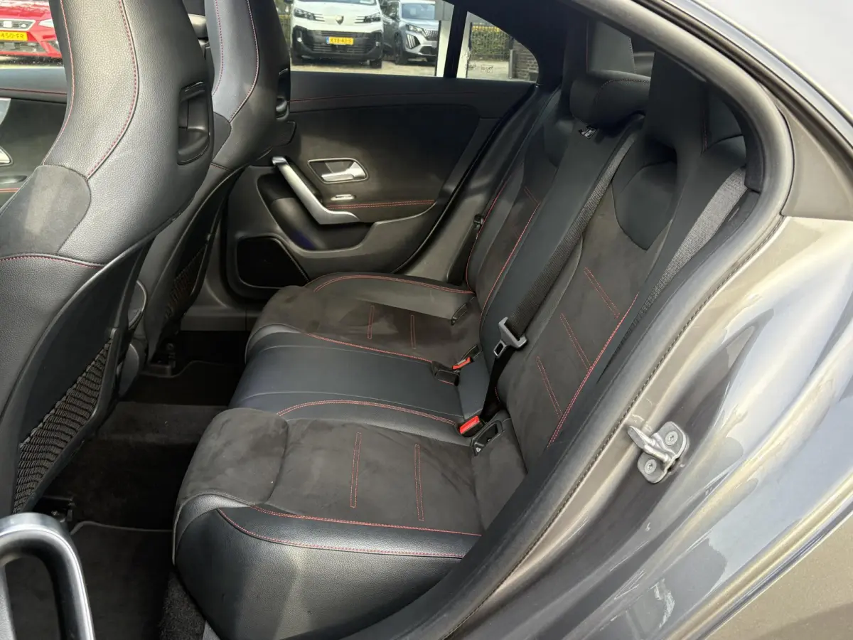 200 Luxury Line STOELVERWARMING | PANORAMADAK | APPLE CARPLAY / ANDROID AUTO | CRUISE CONTROL | ACHTERUITRIJ CAMERA |