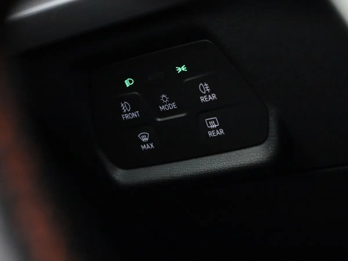 1.0 eTSI FR Business Intense | APPLE/ANDROID CARPLAY | NAVIGATIE | STOELVERWARMING| LICHTMETALEN VELGEN 17" | 12 MAANDEN BOVAG GARANTIE |
