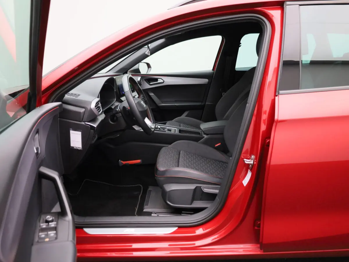 1.0 eTSI FR Business Intense | APPLE/ANDROID CARPLAY | NAVIGATIE | STOELVERWARMING| LICHTMETALEN VELGEN 17" | 12 MAANDEN BOVAG GARANTIE |