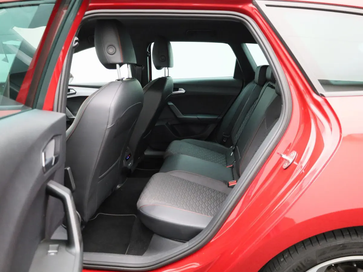 1.0 eTSI FR Business Intense | APPLE/ANDROID CARPLAY | NAVIGATIE | STOELVERWARMING| LICHTMETALEN VELGEN 17" | 12 MAANDEN BOVAG GARANTIE |