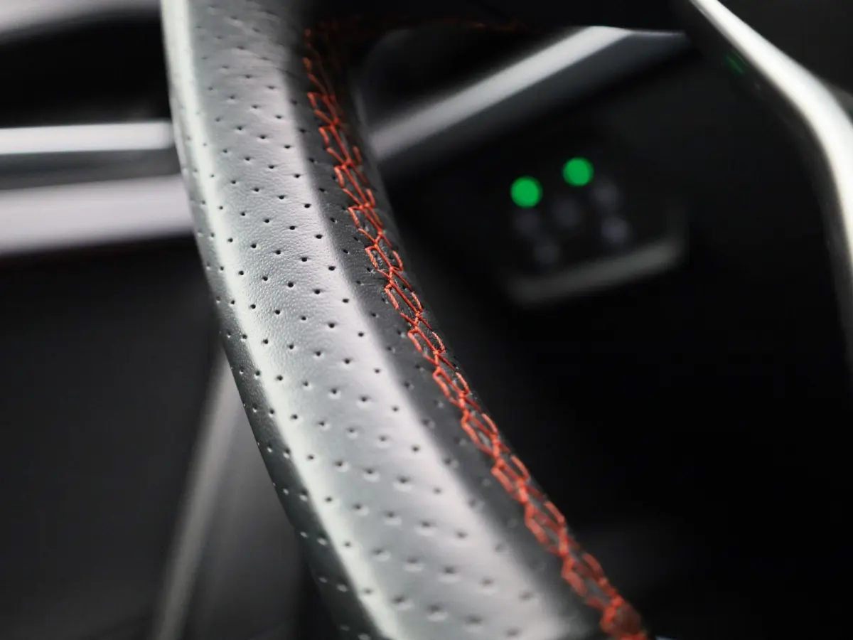 1.0 eTSI FR Business Intense | APPLE/ANDROID CARPLAY | NAVIGATIE | STOELVERWARMING| LICHTMETALEN VELGEN 17" | 12 MAANDEN BOVAG GARANTIE |