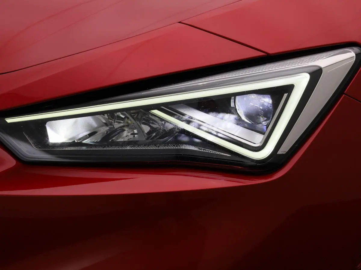 1.0 eTSI FR Business Intense | APPLE/ANDROID CARPLAY | NAVIGATIE | STOELVERWARMING| LICHTMETALEN VELGEN 17" | 12 MAANDEN BOVAG GARANTIE |