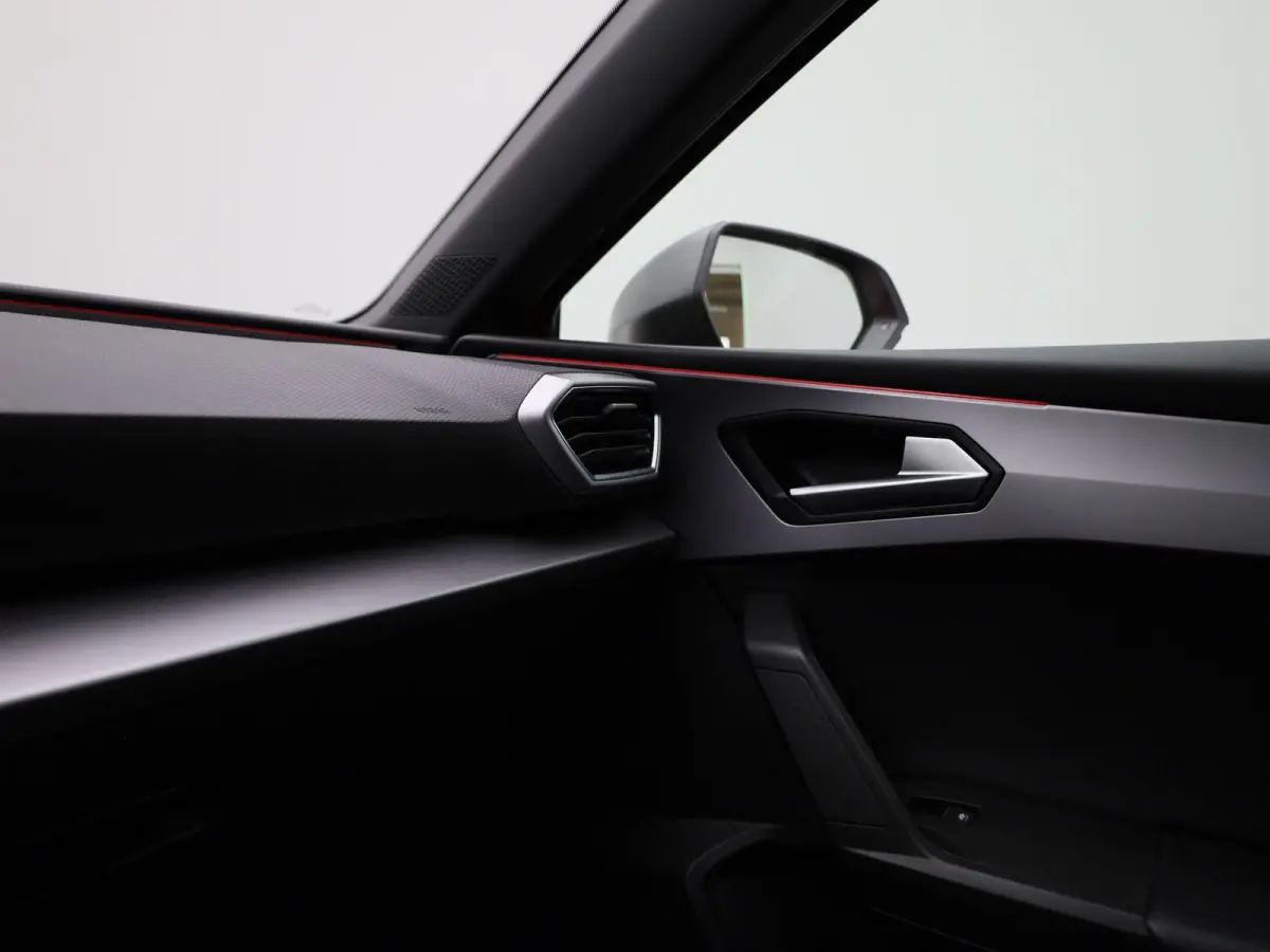 1.0 eTSI FR Business Intense | APPLE/ANDROID CARPLAY | NAVIGATIE | STOELVERWARMING| LICHTMETALEN VELGEN 17" | 12 MAANDEN BOVAG GARANTIE |