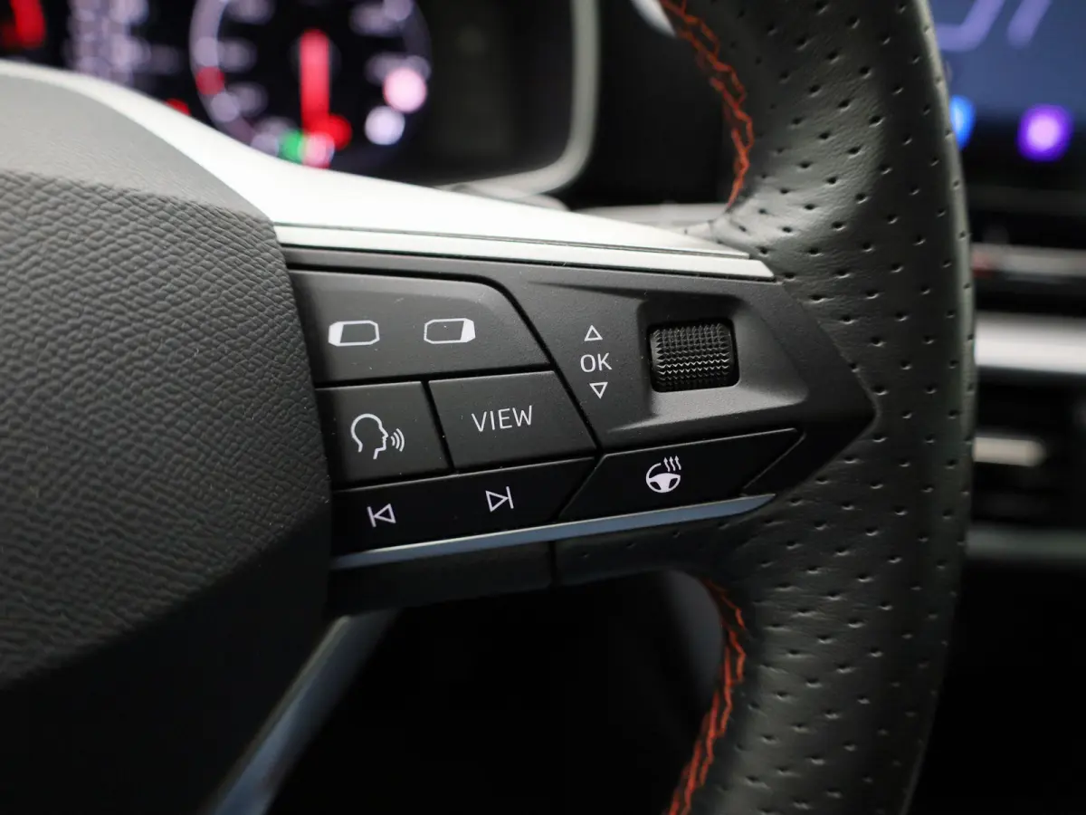 1.0 eTSI FR Business Intense | APPLE/ANDROID CARPLAY | NAVIGATIE | STOELVERWARMING| LICHTMETALEN VELGEN 17" | 12 MAANDEN BOVAG GARANTIE |