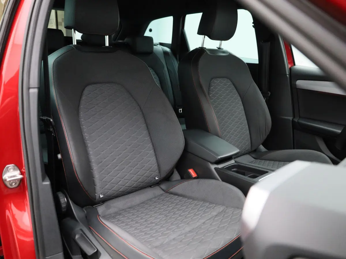 1.0 eTSI FR Business Intense | APPLE/ANDROID CARPLAY | NAVIGATIE | STOELVERWARMING| LICHTMETALEN VELGEN 17" | 12 MAANDEN BOVAG GARANTIE |