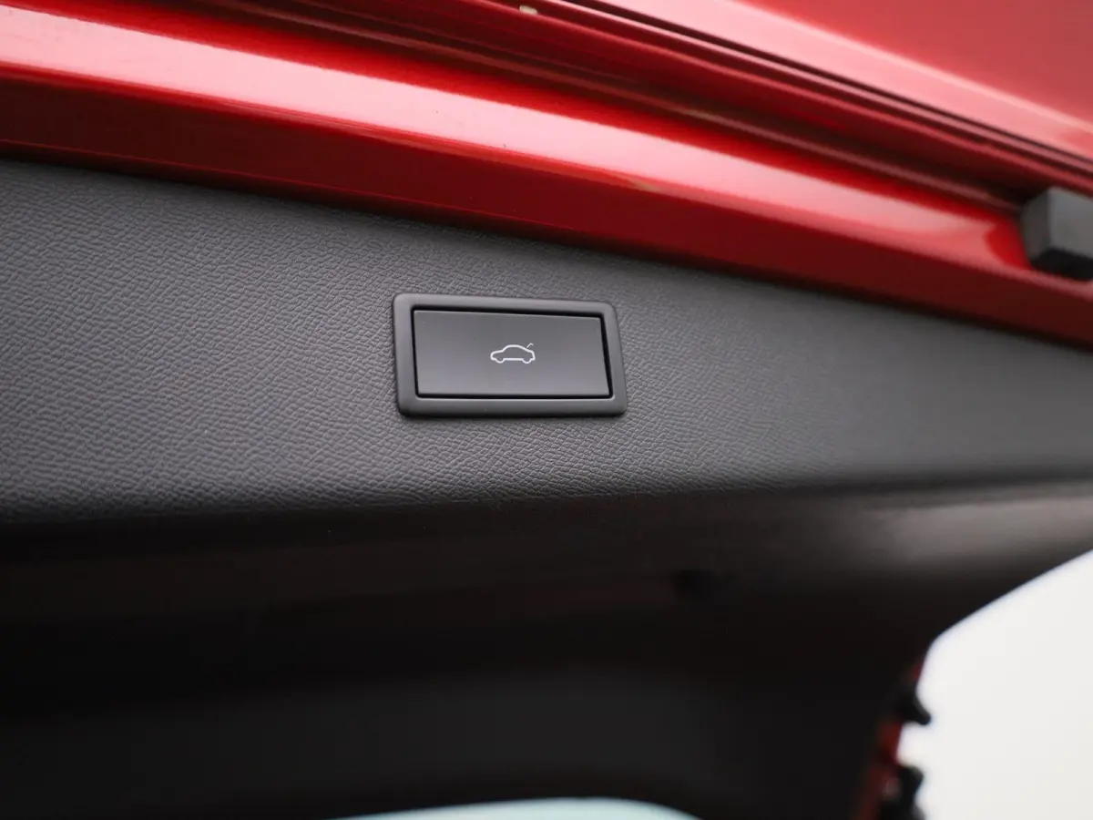 1.0 eTSI FR Business Intense | APPLE/ANDROID CARPLAY | NAVIGATIE | STOELVERWARMING| LICHTMETALEN VELGEN 17" | 12 MAANDEN BOVAG GARANTIE |