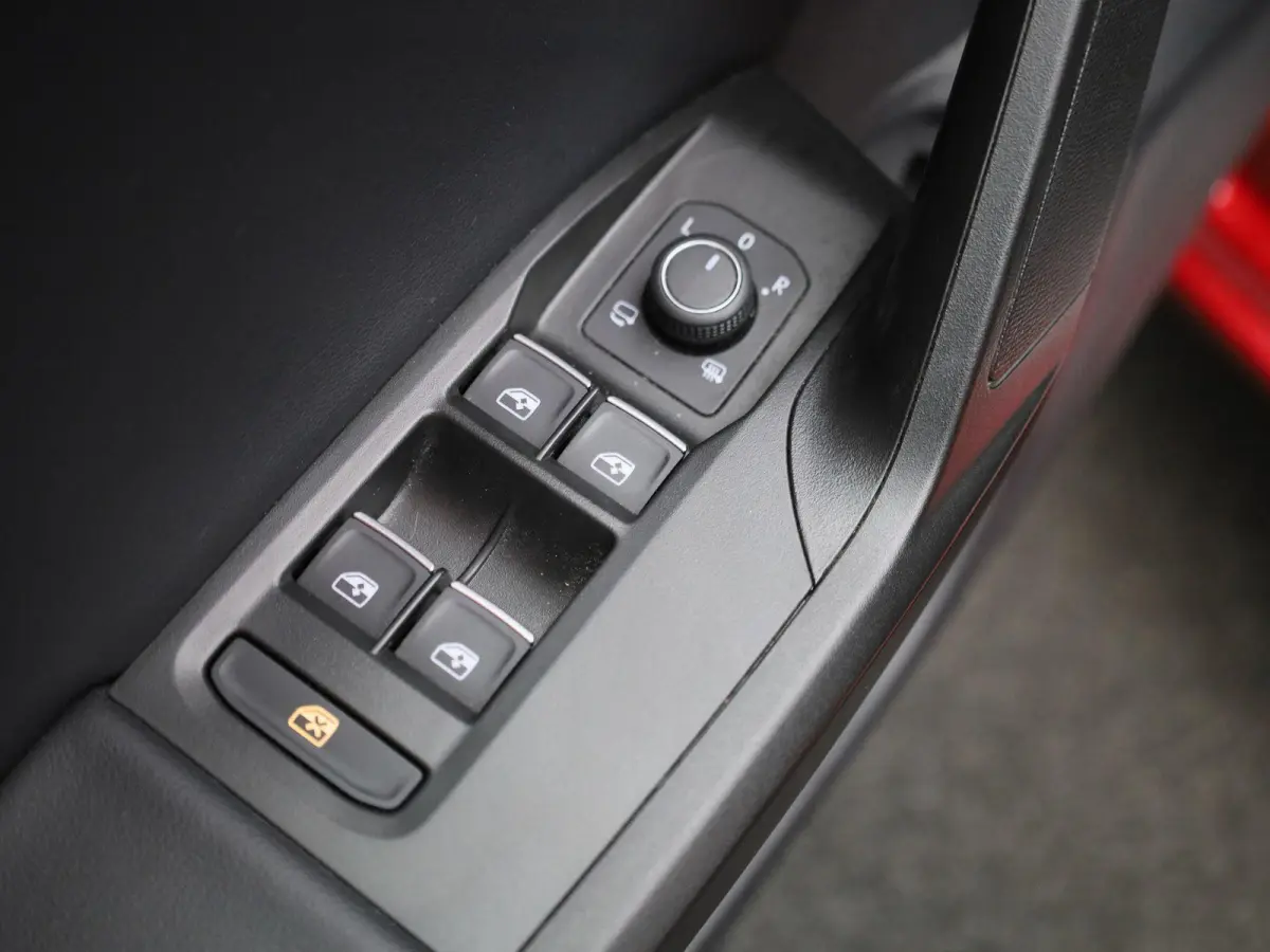 1.0 eTSI FR Business Intense | APPLE/ANDROID CARPLAY | NAVIGATIE | STOELVERWARMING| LICHTMETALEN VELGEN 17" | 12 MAANDEN BOVAG GARANTIE |