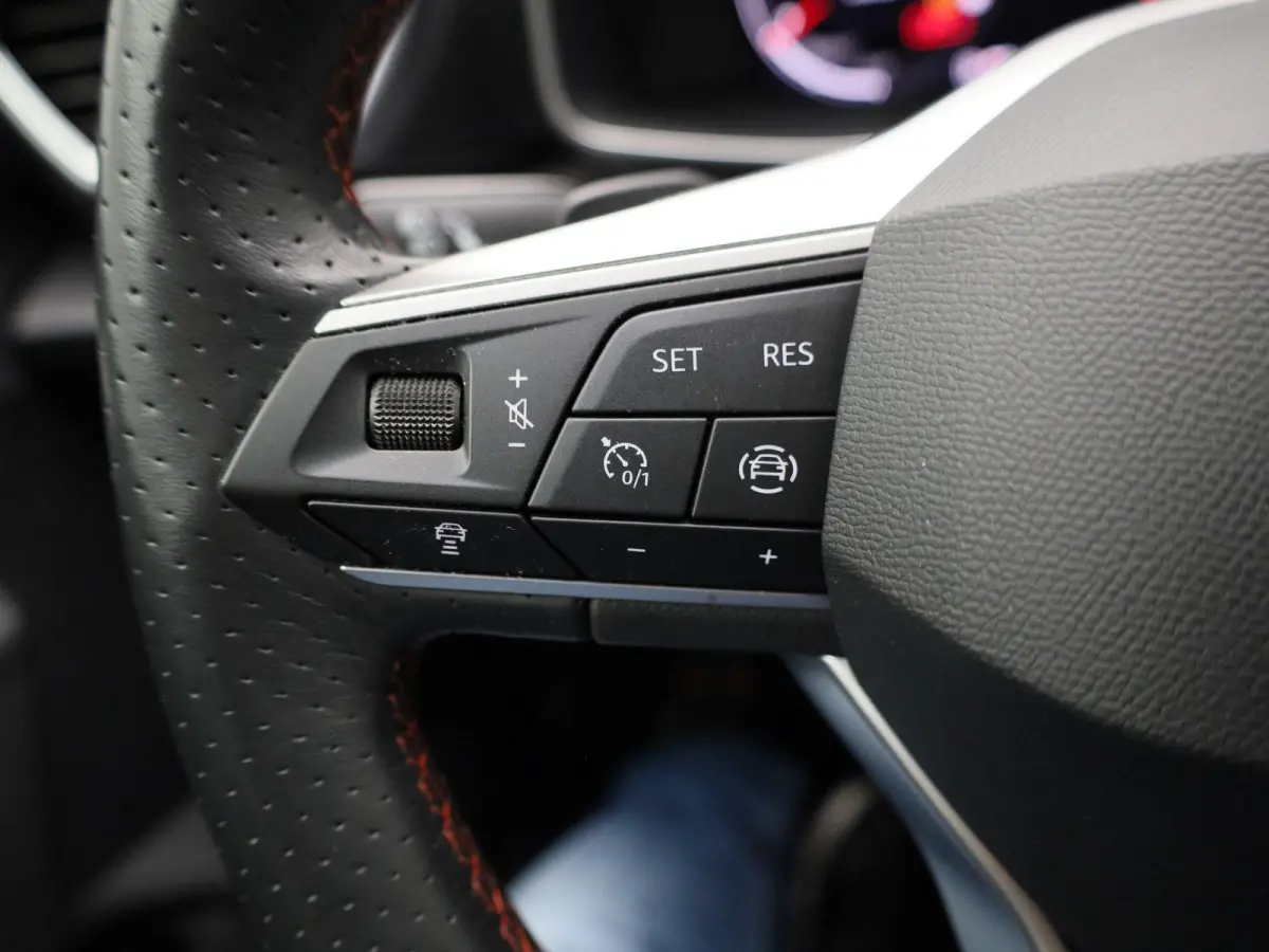 1.0 eTSI FR Business Intense | APPLE/ANDROID CARPLAY | NAVIGATIE | STOELVERWARMING| LICHTMETALEN VELGEN 17" | 12 MAANDEN BOVAG GARANTIE |
