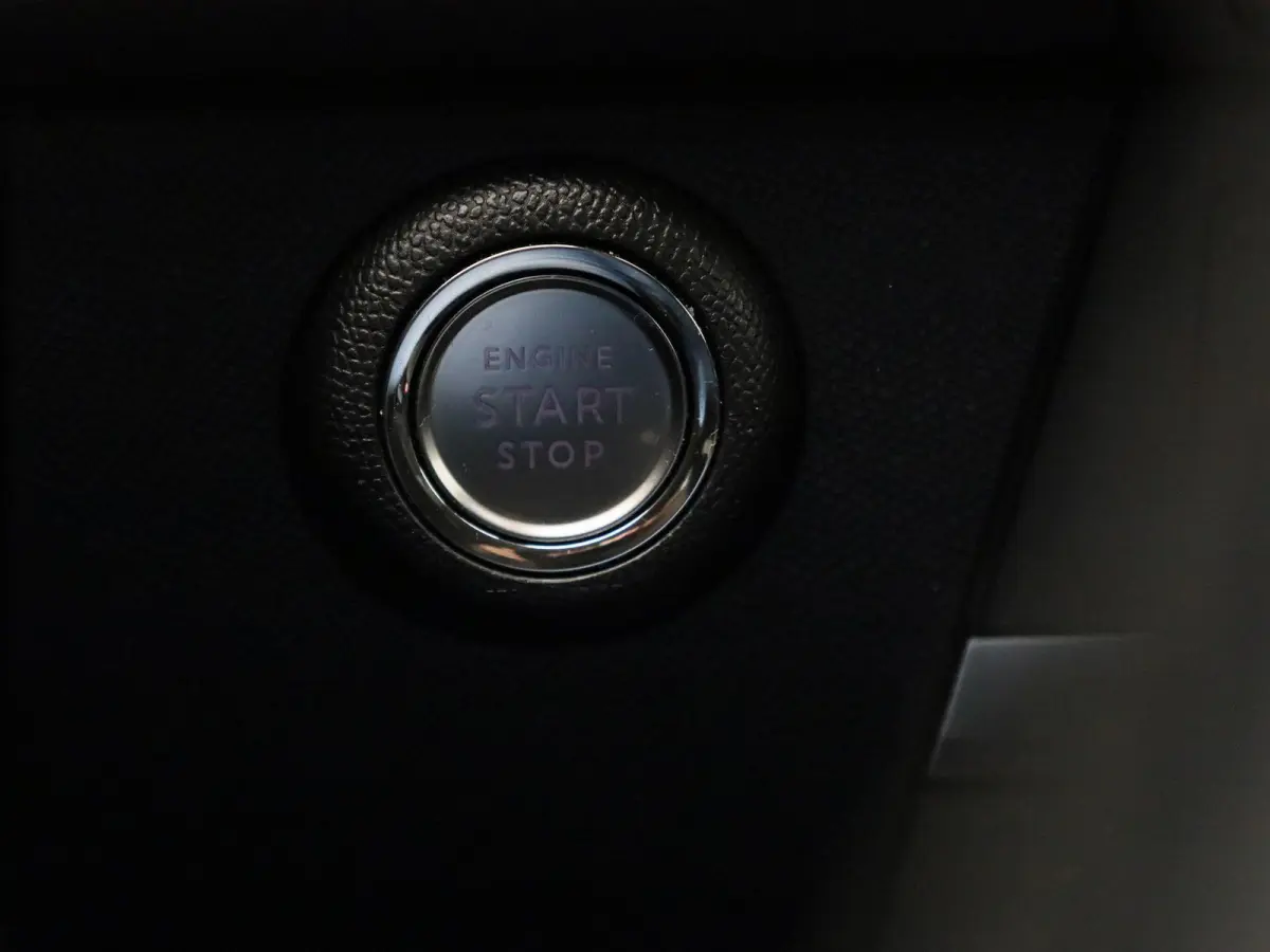 1.2 Business Edition | APPLE/ANDROID CARPLAY | NAVIGATIESYSTEEM | STOELVERWARMING | LICHTMETALEN VELGEN | 12 MAANDEN BOVAG GARANTIE |
