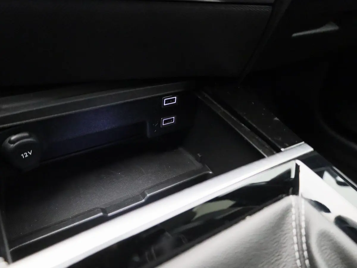 1.2 Business Edition | APPLE/ANDROID CARPLAY | NAVIGATIESYSTEEM | STOELVERWARMING | LICHTMETALEN VELGEN | 12 MAANDEN BOVAG GARANTIE |