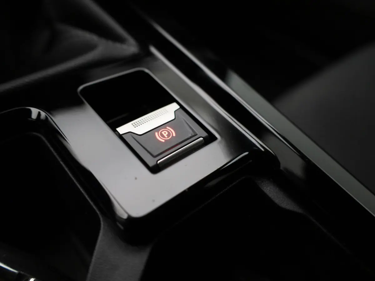 1.2 Business Edition | APPLE/ANDROID CARPLAY | NAVIGATIESYSTEEM | STOELVERWARMING | LICHTMETALEN VELGEN | 12 MAANDEN BOVAG GARANTIE |