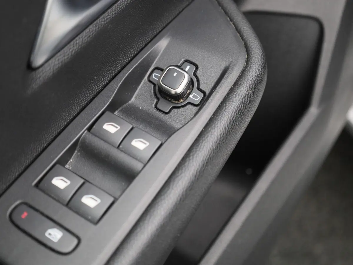 1.2 Business Edition | APPLE/ANDROID CARPLAY | NAVIGATIESYSTEEM | STOELVERWARMING | LICHTMETALEN VELGEN | 12 MAANDEN BOVAG GARANTIE |