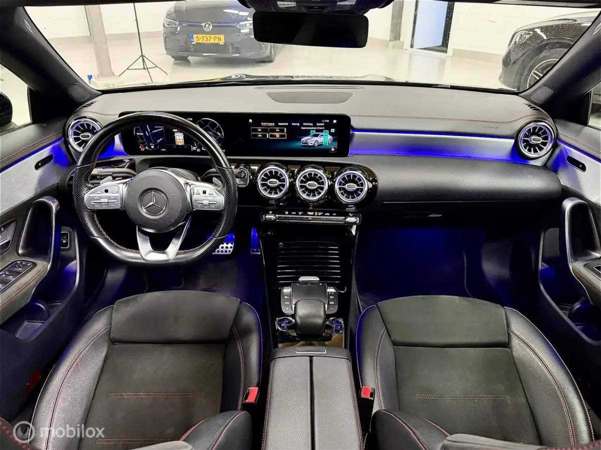 200 AMG | Pano | Dodehoek | Beam | Stoelverwarming | Sfeer | Night | 18" | NAP | Camera | Leer/Alcantara | Verkeerslichtweergave+ | Widescreen | DYNAMIC