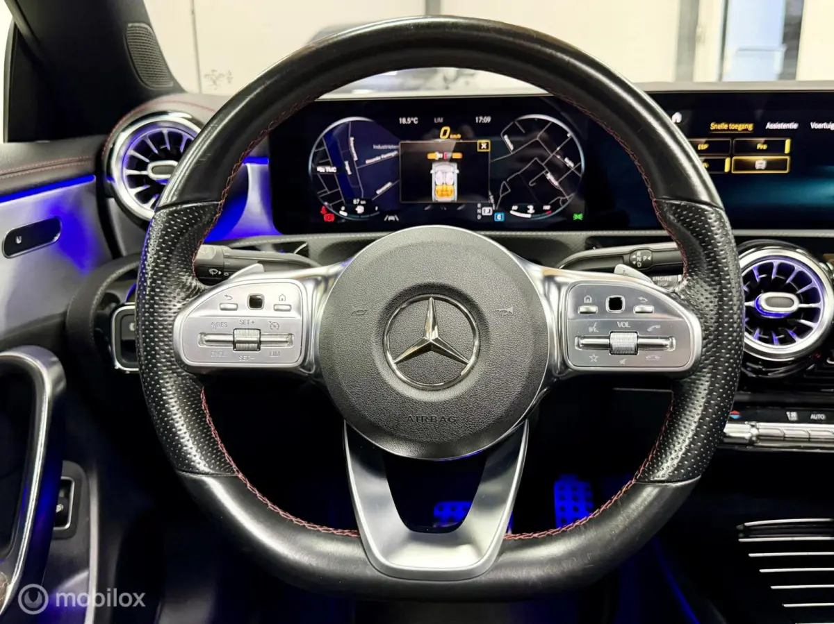 200 AMG | Pano | Dodehoek | Beam | Stoelverwarming | Sfeer | Night | 18" | NAP | Camera | Leer/Alcantara | Verkeerslichtweergave+ | Widescreen | DYNAMIC
