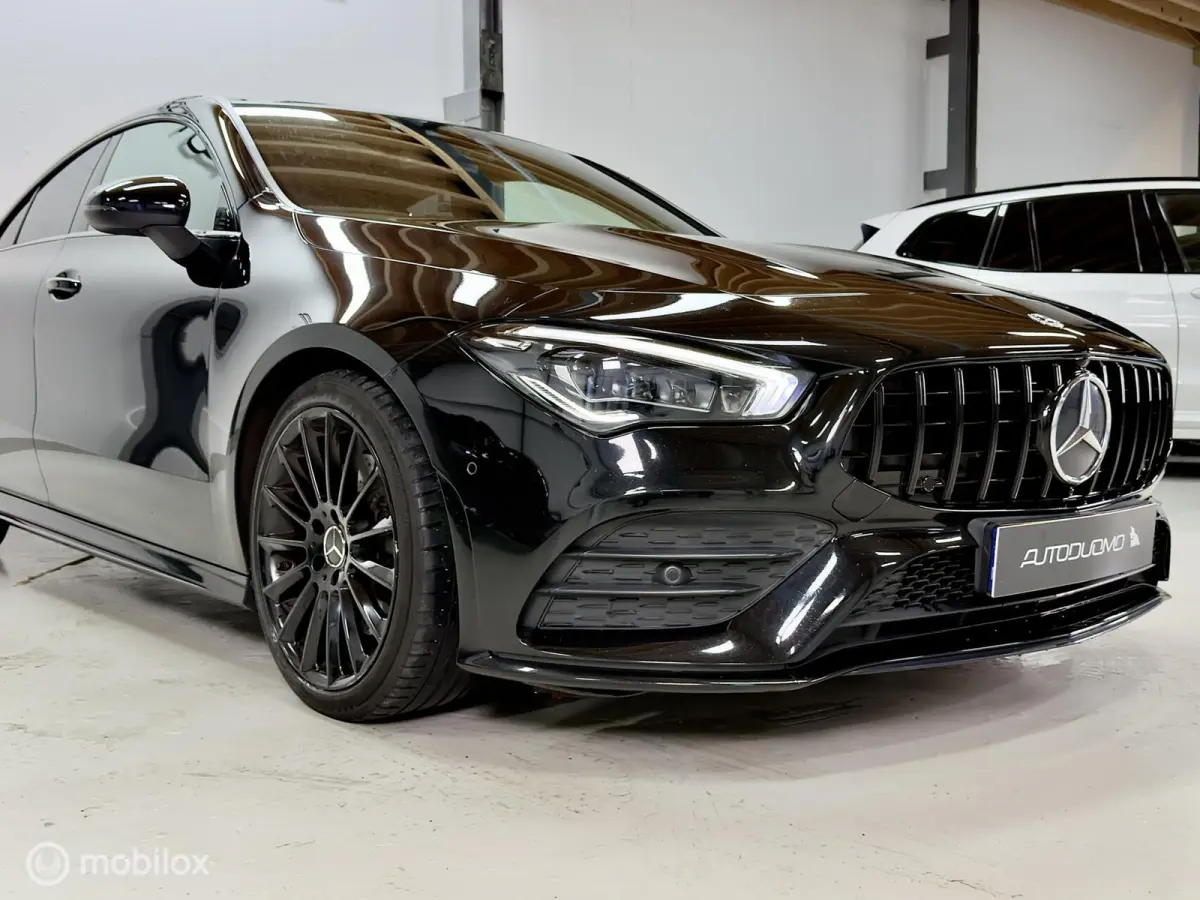 200 AMG | Pano | Dodehoek | Beam | Stoelverwarming | Sfeer | Night | 18" | NAP | Camera | Leer/Alcantara | Verkeerslichtweergave+ | Widescreen | DYNAMIC