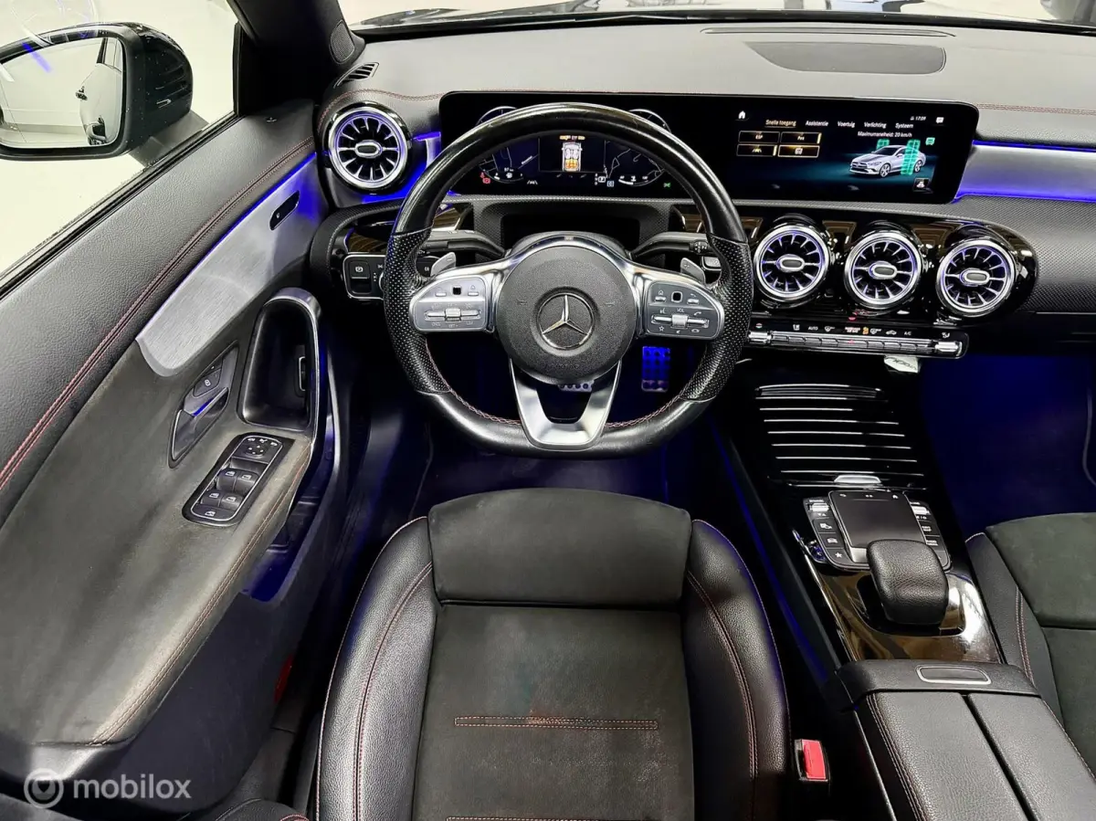 200 AMG | Pano | Dodehoek | Beam | Stoelverwarming | Sfeer | Night | 18" | NAP | Camera | Leer/Alcantara | Verkeerslichtweergave+ | Widescreen | DYNAMIC