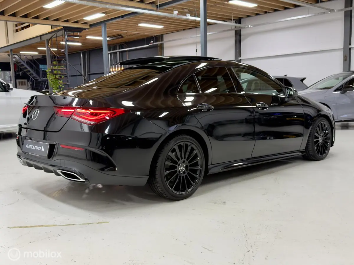 200 AMG | Pano | Dodehoek | Beam | Stoelverwarming | Sfeer | Night | 18" | NAP | Camera | Leer/Alcantara | Verkeerslichtweergave+ | Widescreen | DYNAMIC