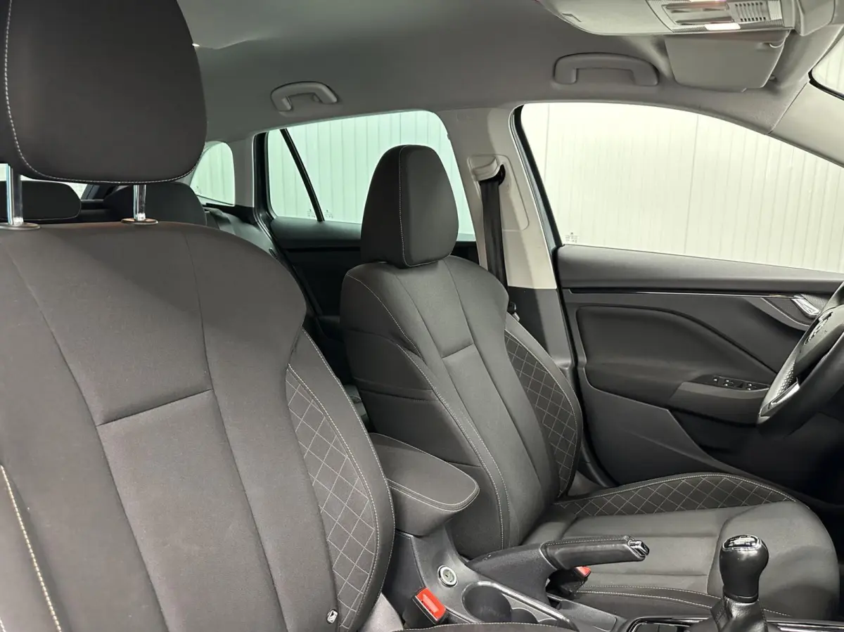 1.0 TSI Style CARPLAY NAVI CRUISE LM ECC STOELVERWARMING.