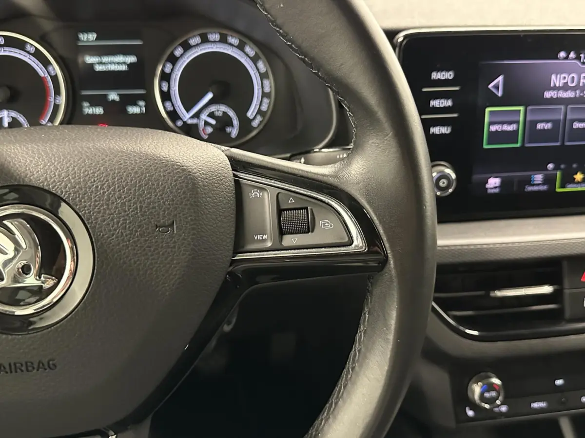 1.0 TSI Style CARPLAY NAVI CRUISE LM ECC STOELVERWARMING.