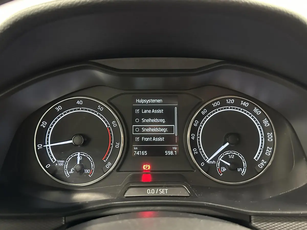 1.0 TSI Style CARPLAY NAVI CRUISE LM ECC STOELVERWARMING.