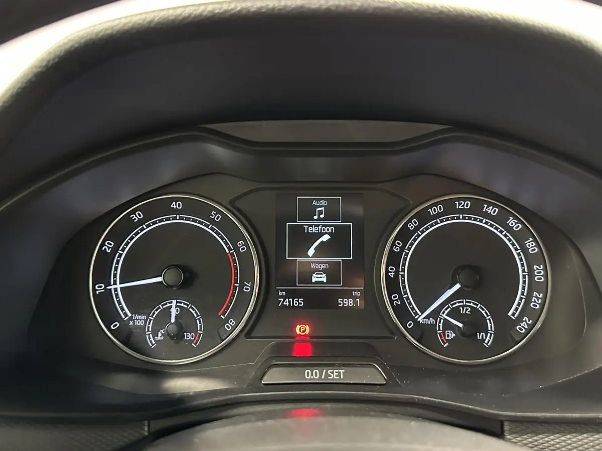1.0 TSI Style CARPLAY NAVI CRUISE LM ECC STOELVERWARMING.