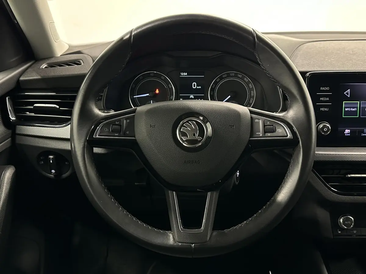 1.0 TSI Style CARPLAY NAVI CRUISE LM ECC STOELVERWARMING.