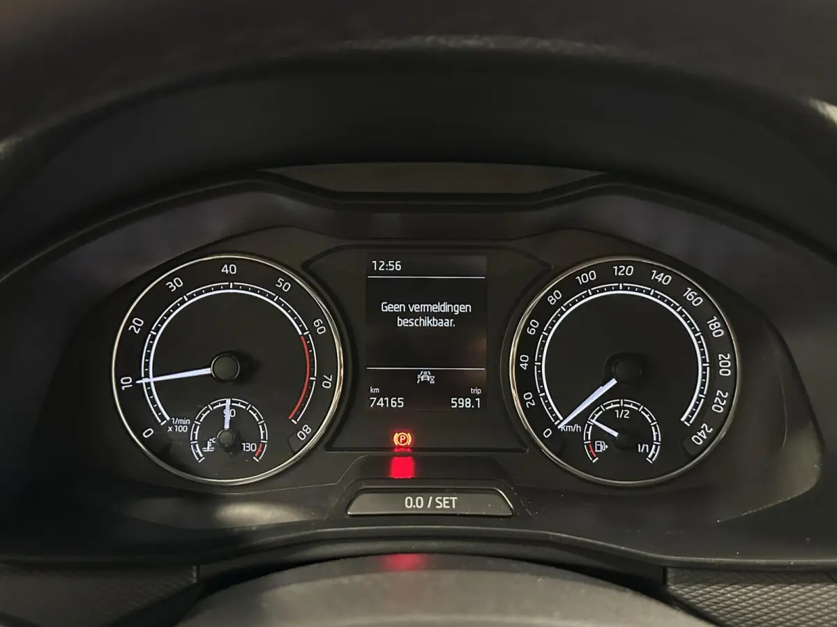 1.0 TSI Style CARPLAY NAVI CRUISE LM ECC STOELVERWARMING.