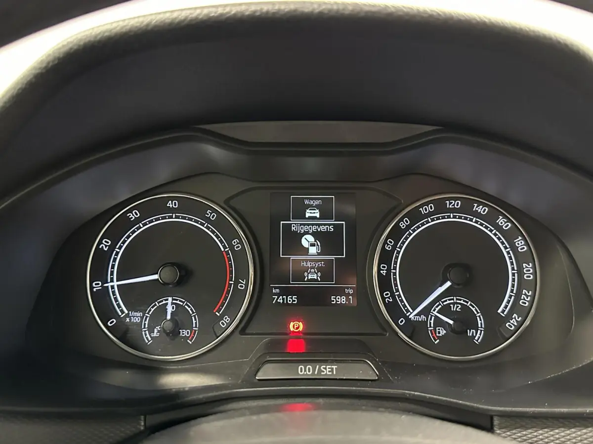 1.0 TSI Style CARPLAY NAVI CRUISE LM ECC STOELVERWARMING.