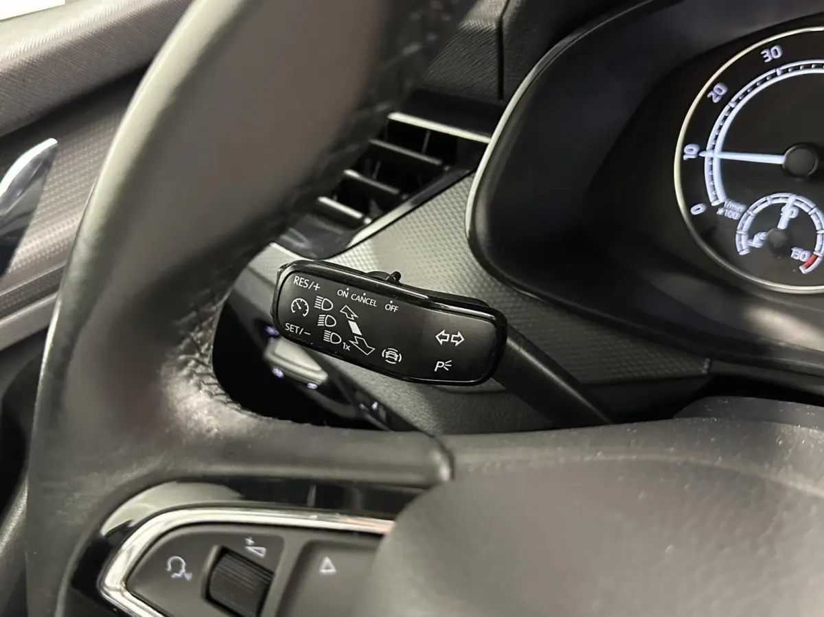 1.0 TSI Style CARPLAY NAVI CRUISE LM ECC STOELVERWARMING.