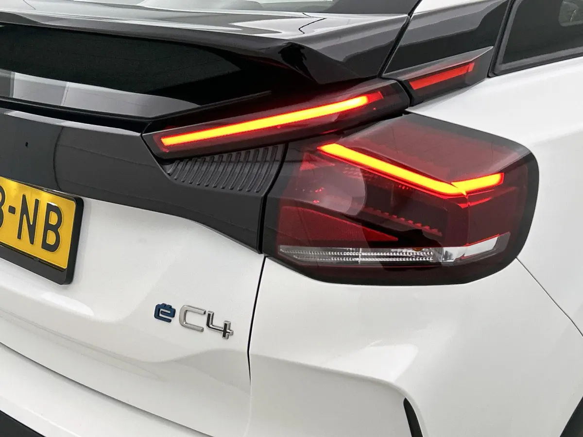136pk Feel 50 kWh Automaat ACCU 93,4%| 1ste Eigenaar | Apple Carplay/Android Auto | Climate Control | Full-LED | 18"LMV | Cruise Control | Parkeersensoren |