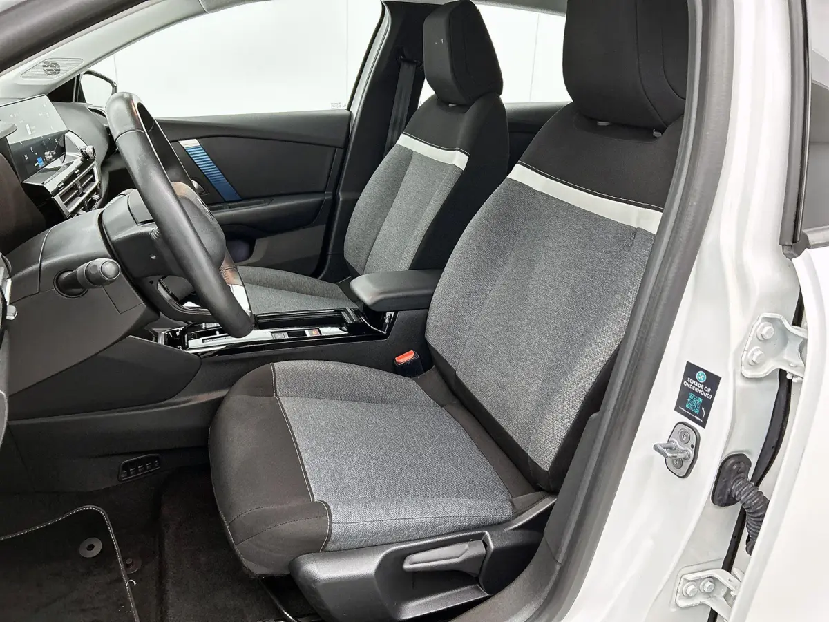 136pk Feel 50 kWh Automaat ACCU 93,4%| 1ste Eigenaar | Apple Carplay/Android Auto | Climate Control | Full-LED | 18"LMV | Cruise Control | Parkeersensoren |