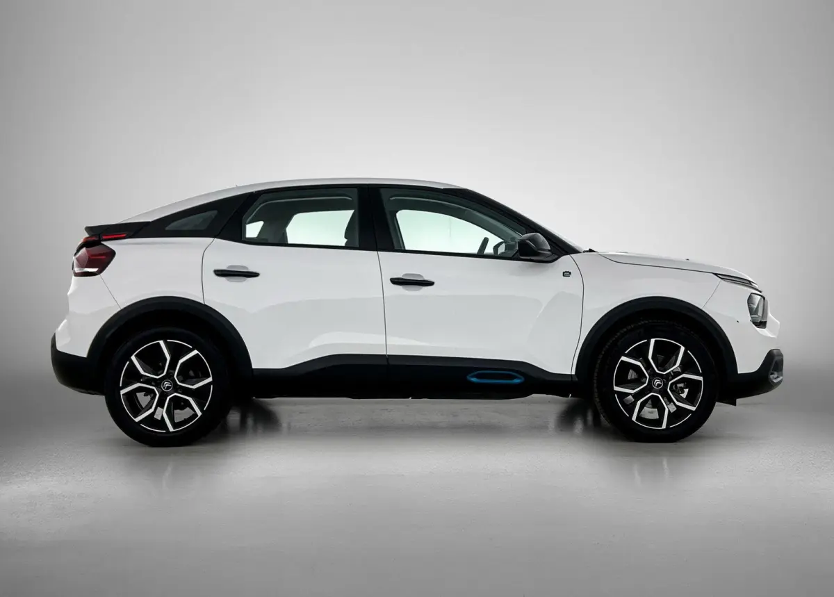 136pk Feel 50 kWh Automaat ACCU 93,4%| 1ste Eigenaar | Apple Carplay/Android Auto | Climate Control | Full-LED | 18"LMV | Cruise Control | Parkeersensoren |
