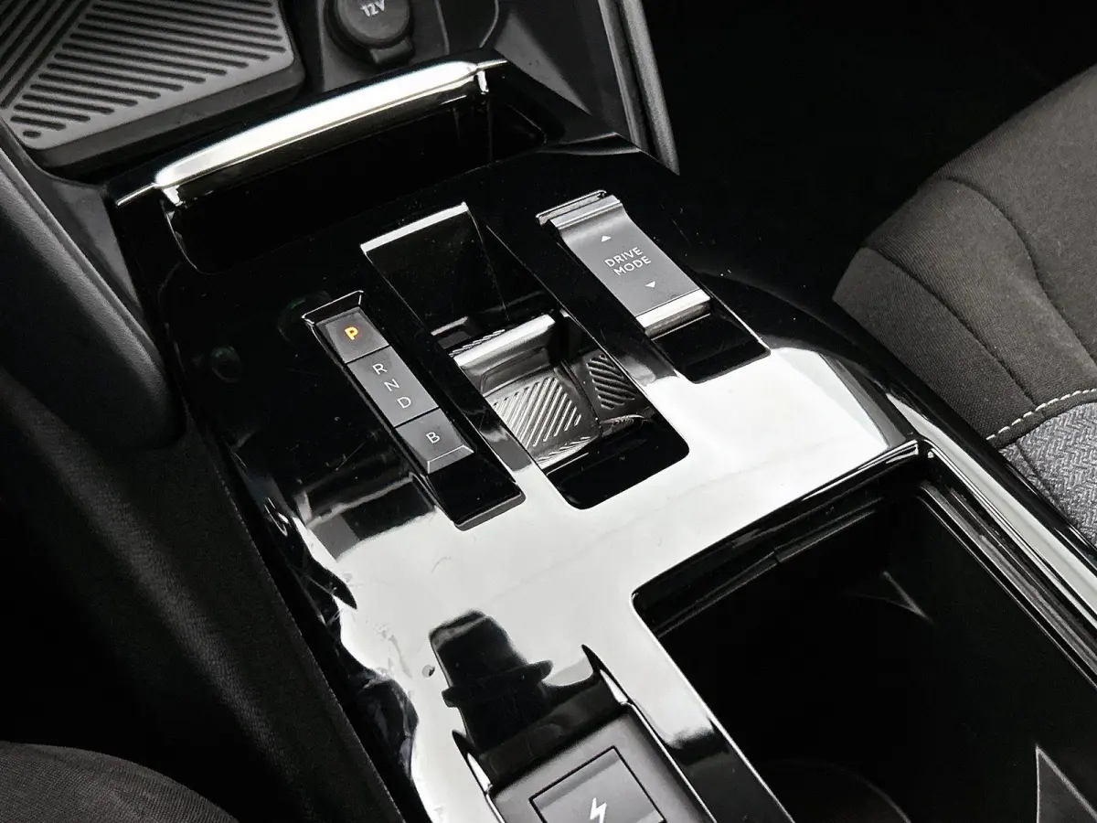 136pk Feel 50 kWh Automaat ACCU 93,4%| 1ste Eigenaar | Apple Carplay/Android Auto | Climate Control | Full-LED | 18"LMV | Cruise Control | Parkeersensoren |