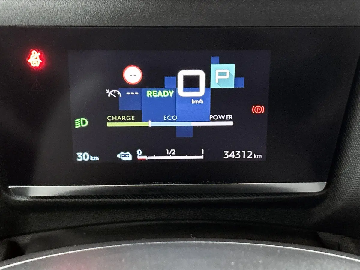 136pk Feel 50 kWh Automaat ACCU 93,4%| 1ste Eigenaar | Apple Carplay/Android Auto | Climate Control | Full-LED | 18"LMV | Cruise Control | Parkeersensoren |