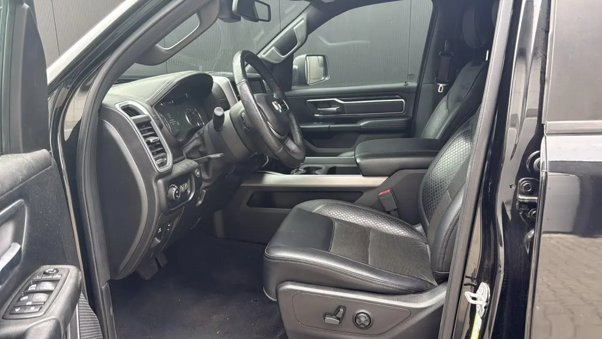 1500 4x4 Crew Cab LPG Marge (btw vrij) Blackout
