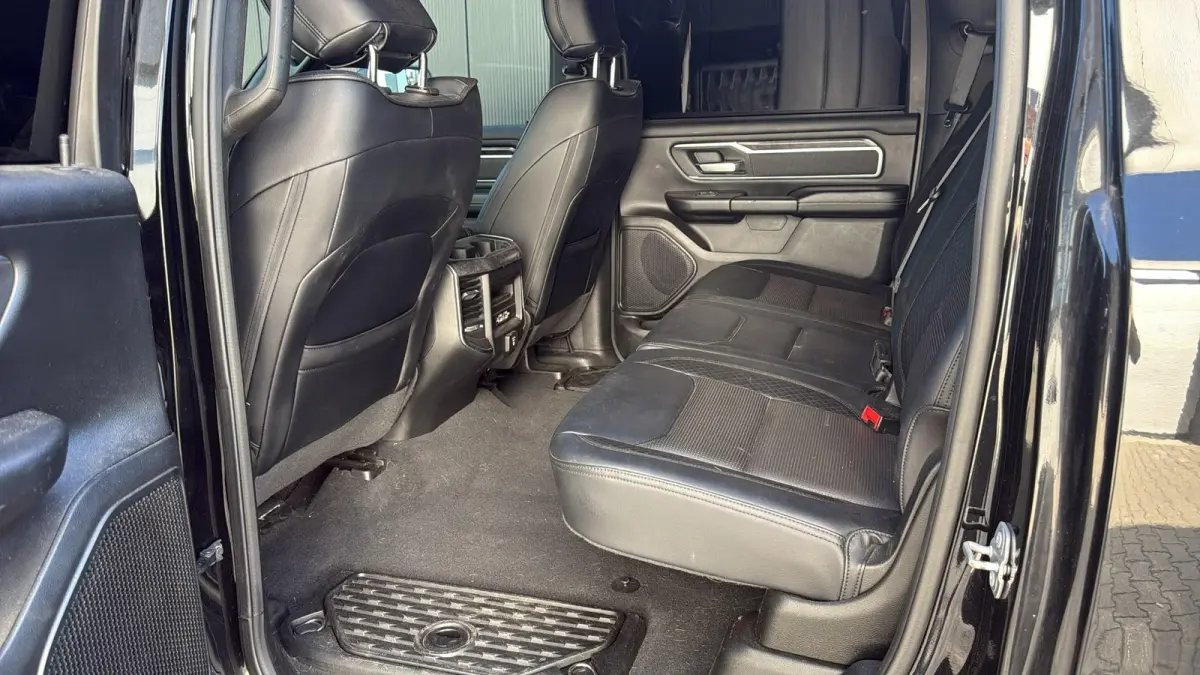 1500 4x4 Crew Cab LPG Marge (btw vrij) Blackout