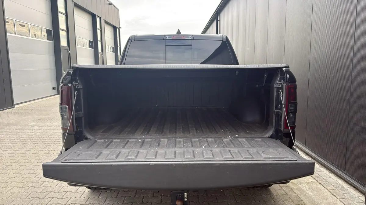 1500 4x4 Crew Cab LPG Marge (btw vrij) Blackout
