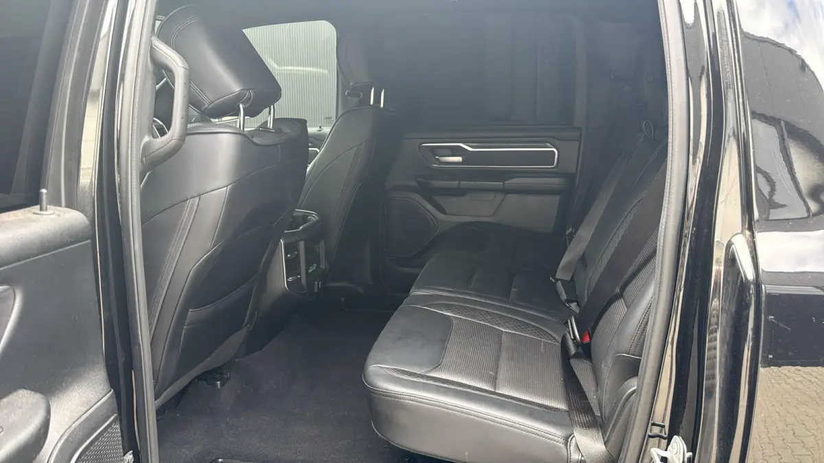 1500 4x4 Crew Cab LPG Marge (btw vrij) Blackout