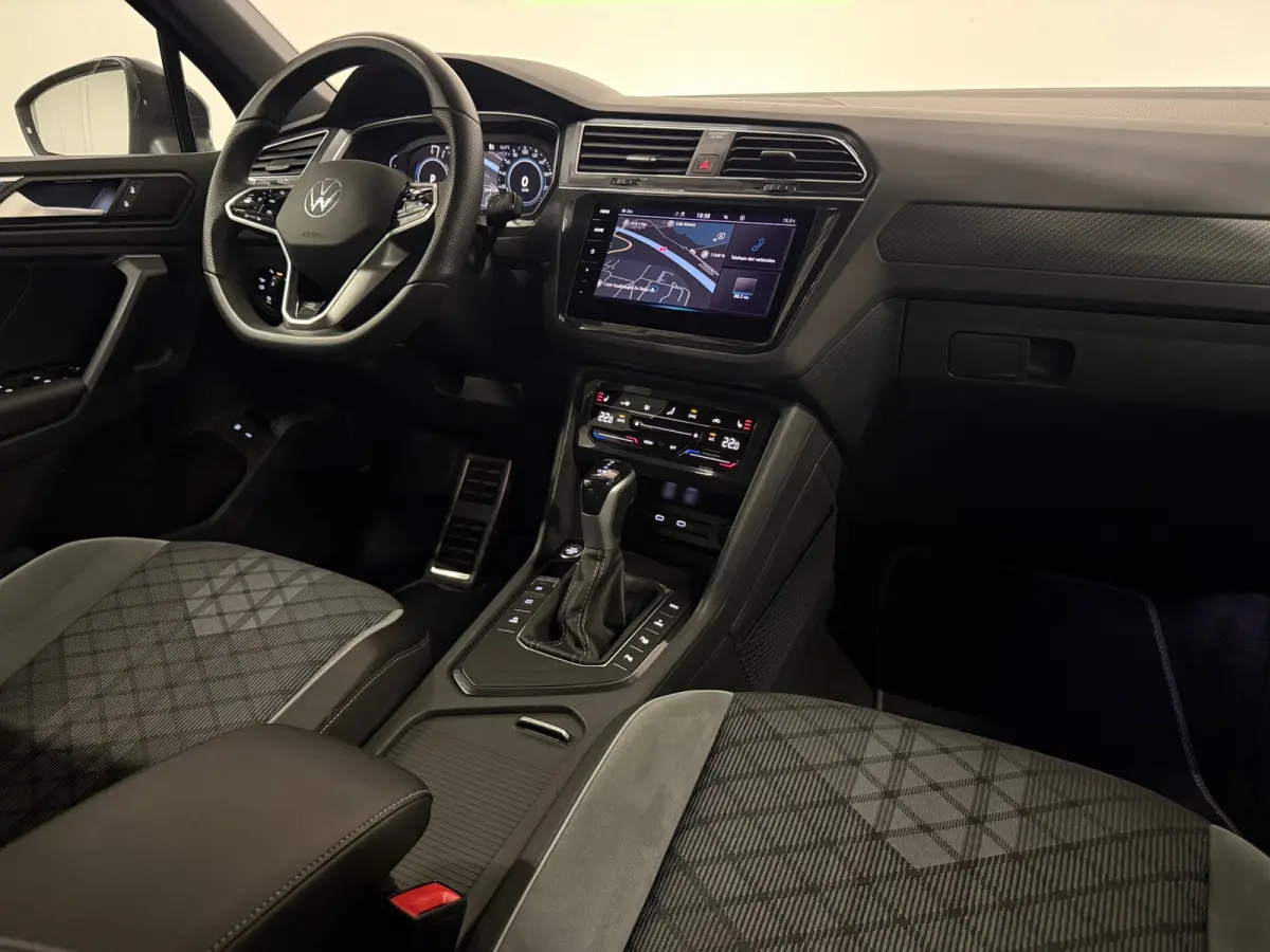 1.4 TSI eHybrid 3 X R-Line Blackstyle Pano Keyless