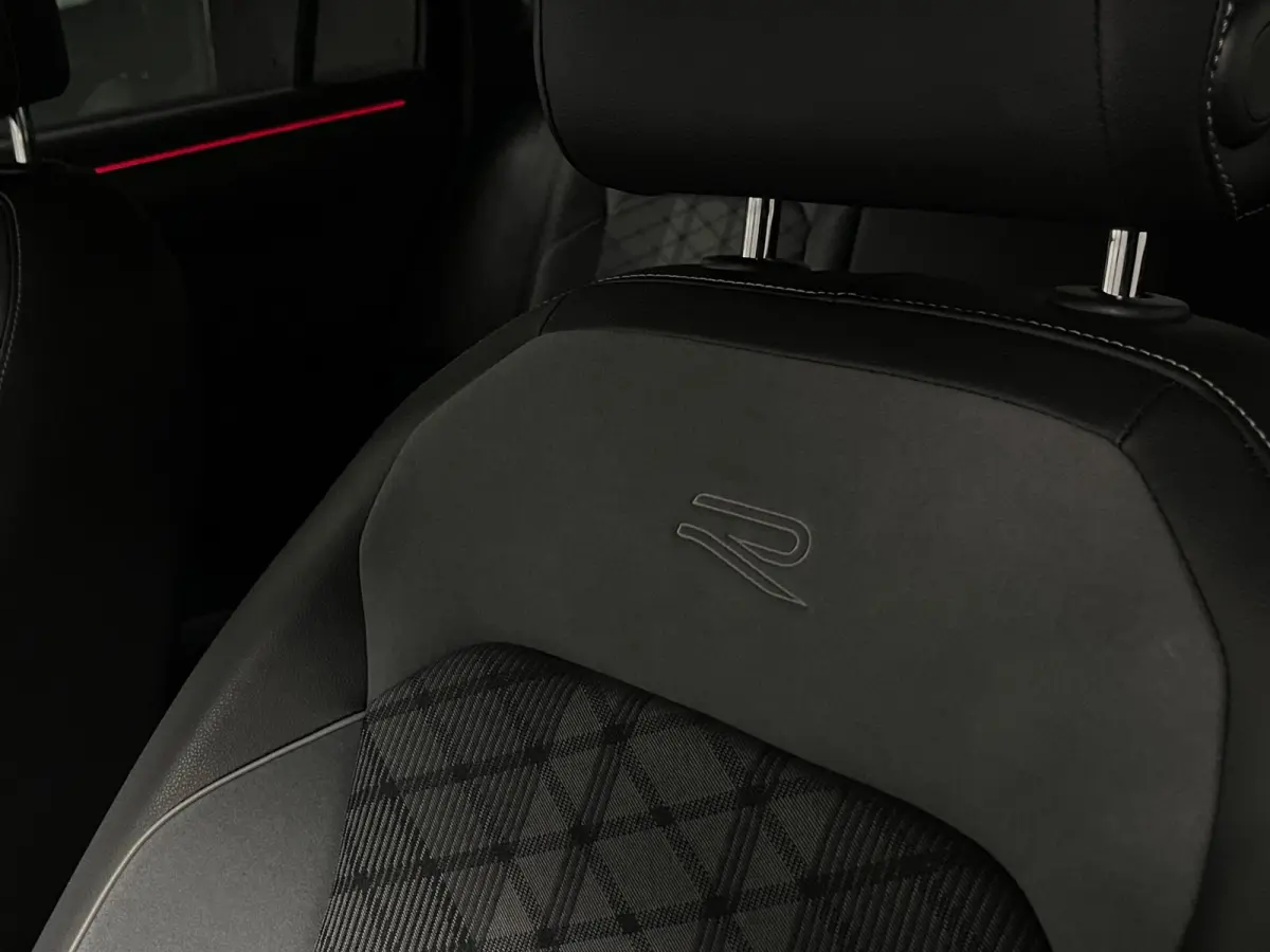 1.4 TSI eHybrid 3 X R-Line Blackstyle Pano Keyless