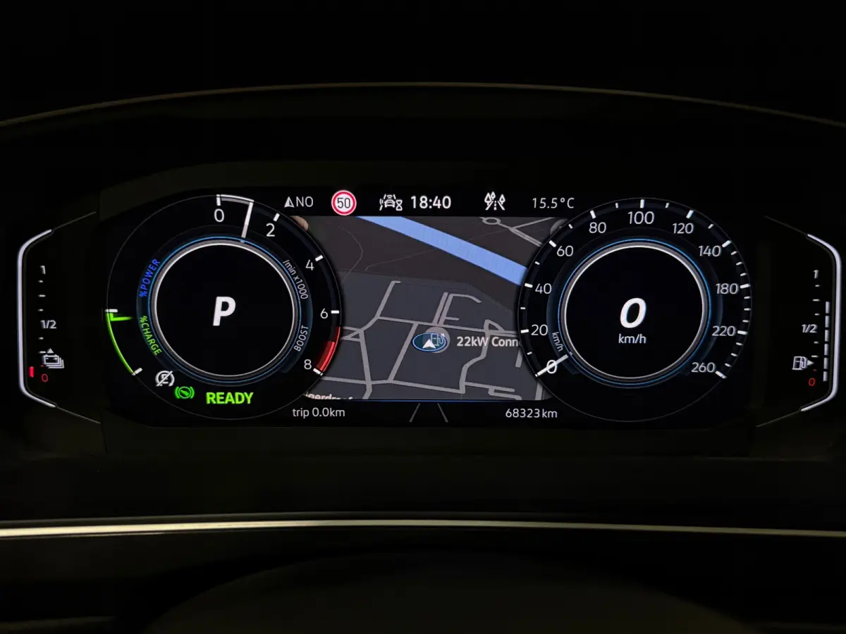 1.4 TSI eHybrid 3 X R-Line Blackstyle Pano Keyless