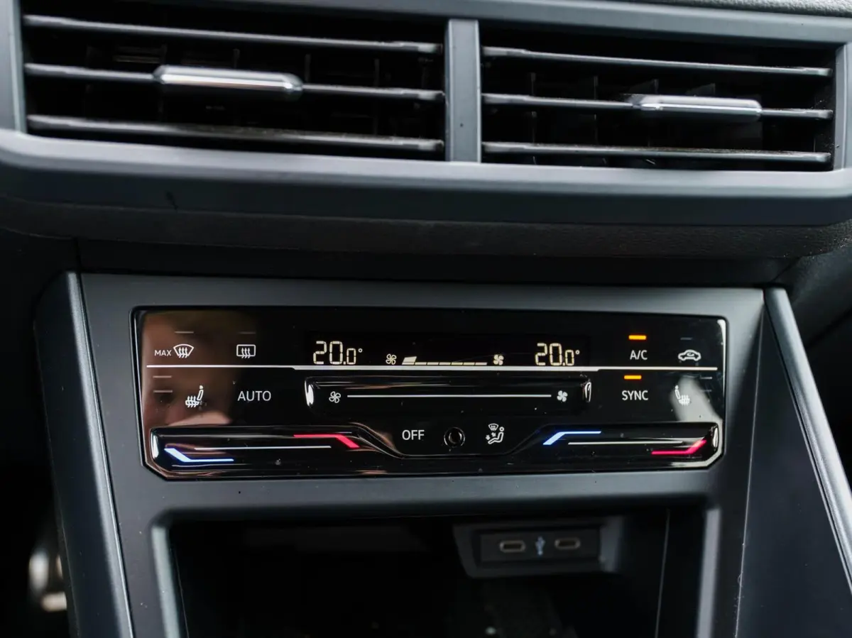 1.0 TSI 95pk DSG R-Line | Carplay | Virtual cockpit | Camera | Stoelverwarming