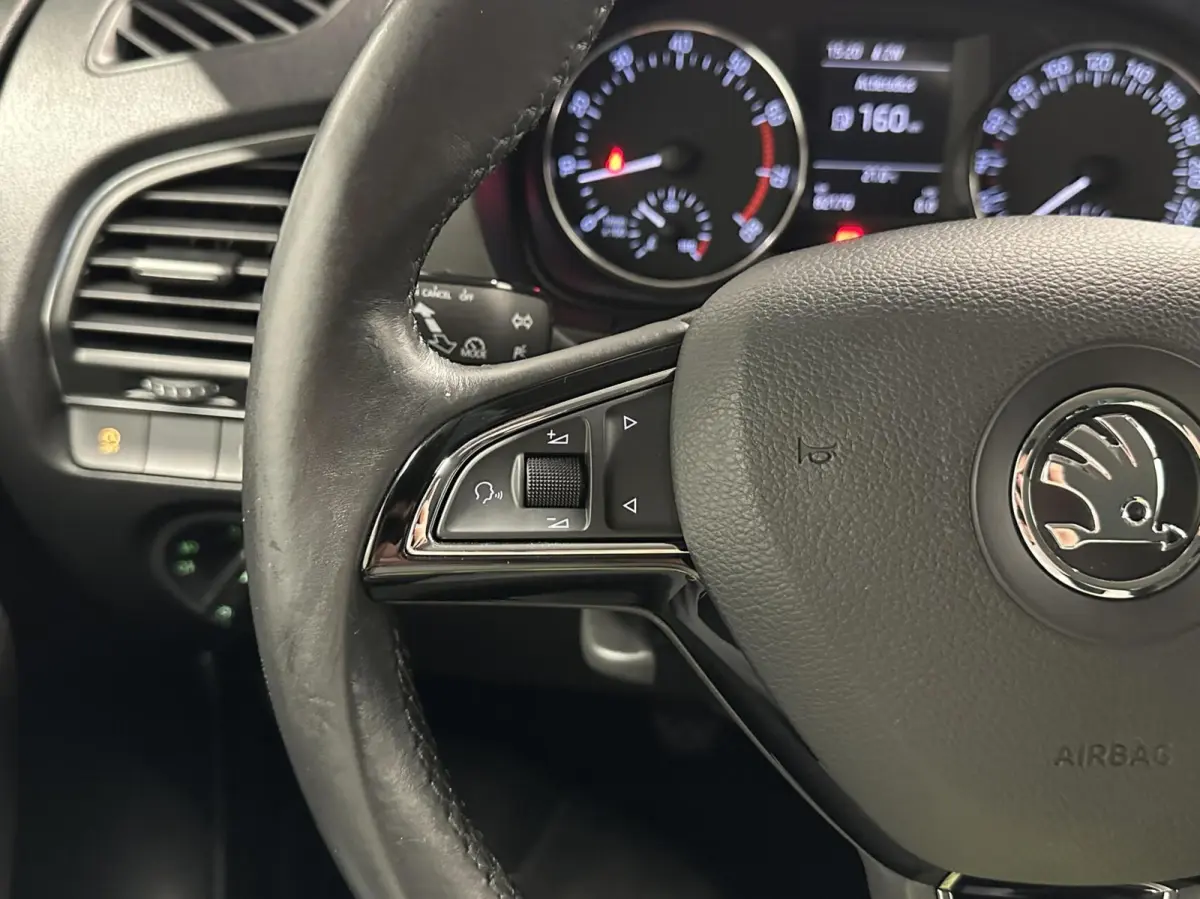 1.2 TSI Style TREKHAAK NAVI CRUISE LM 82000KM.