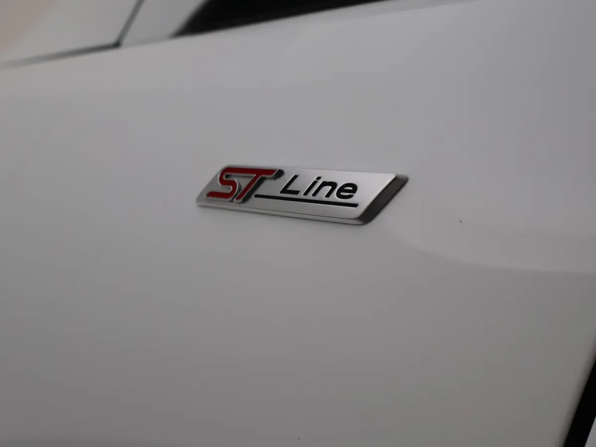 1.0 E.B. ST-LINE + CARPLAY | DAB | 17 INCH | NAVIGATIE | VOORRUITVERWARMING