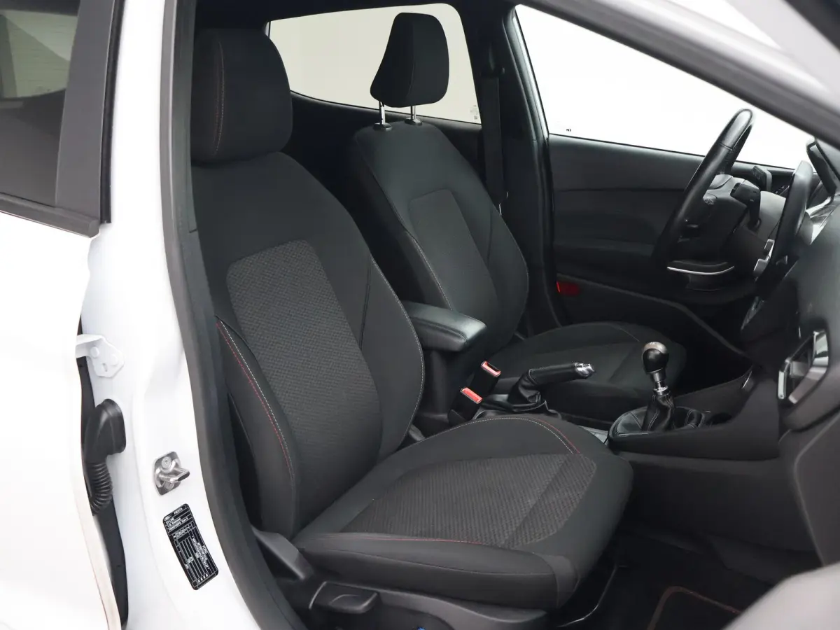 1.0 E.B. ST-LINE + CARPLAY | DAB | 17 INCH | NAVIGATIE | VOORRUITVERWARMING