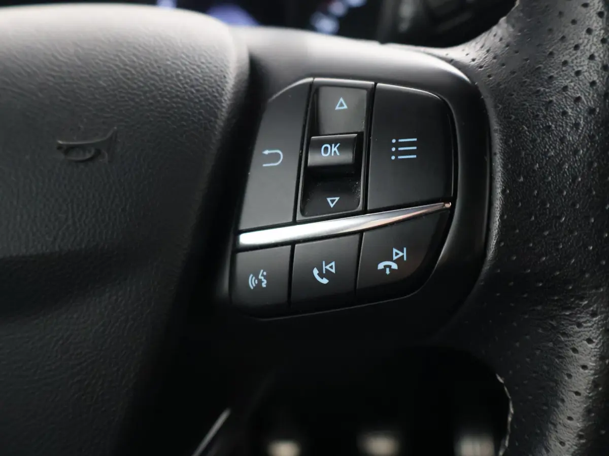 1.0 E.B. ST-LINE + CARPLAY | DAB | 17 INCH | NAVIGATIE | VOORRUITVERWARMING